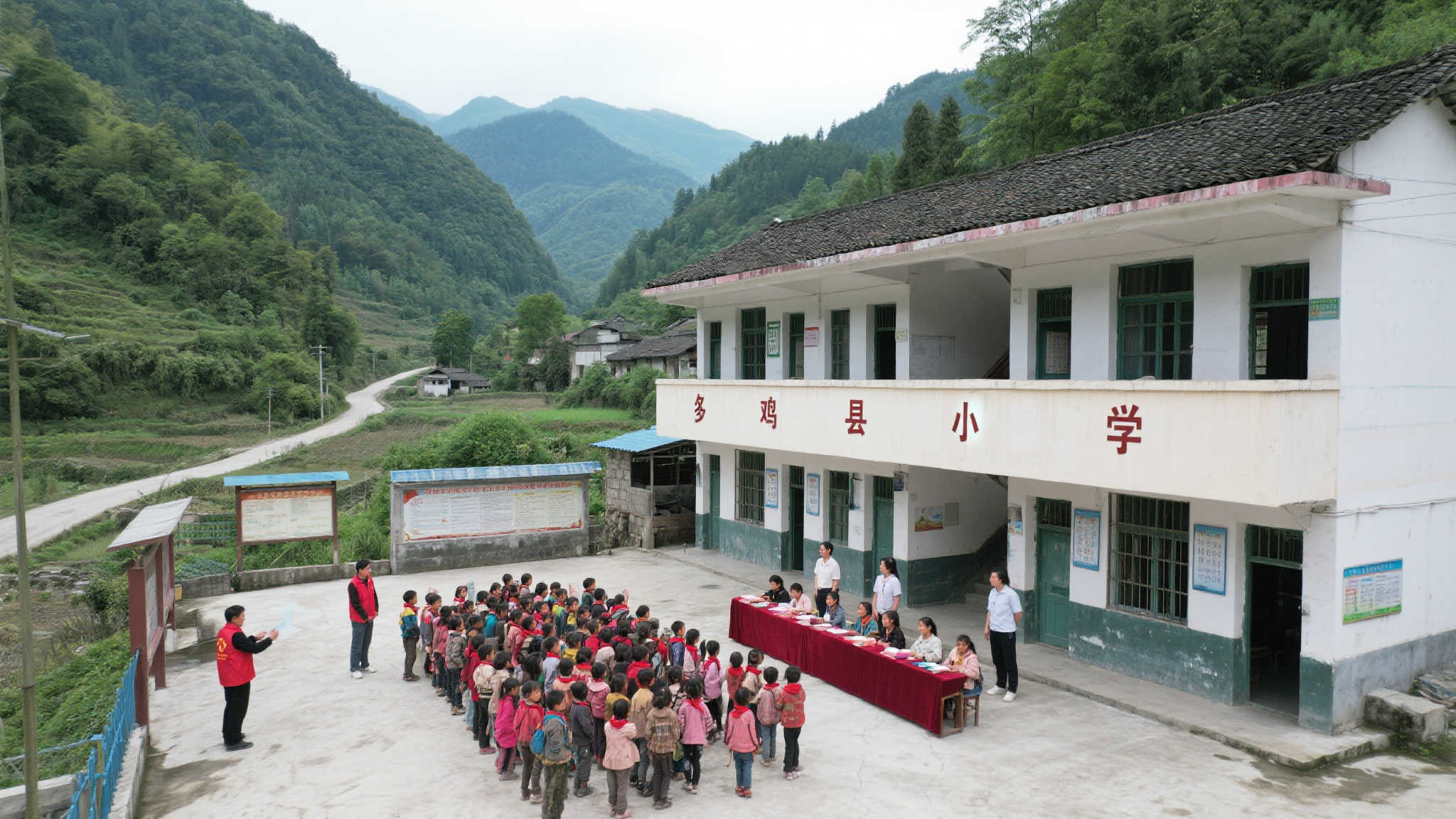 在众多需要帮助的小学中，鸡场镇建坪小学凭